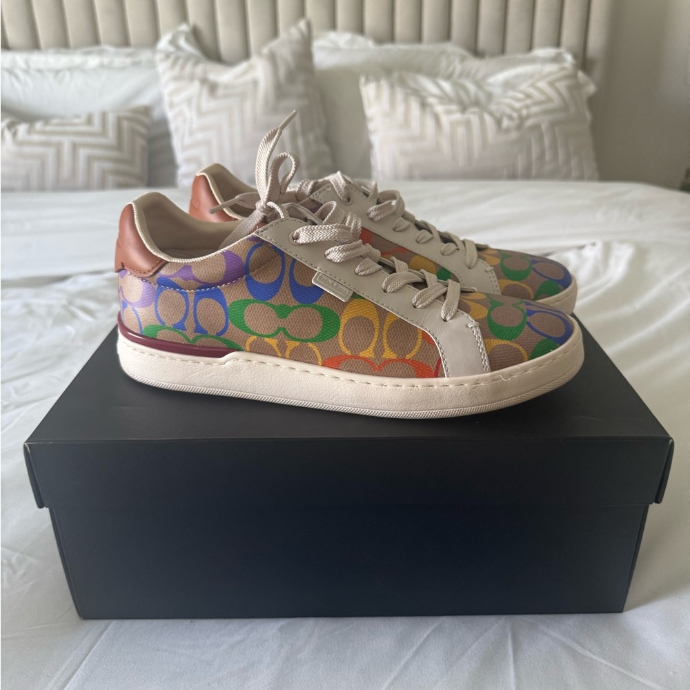 🌈 Coach Lowline Low Top Sneaker – Rainbow Signature Canvas